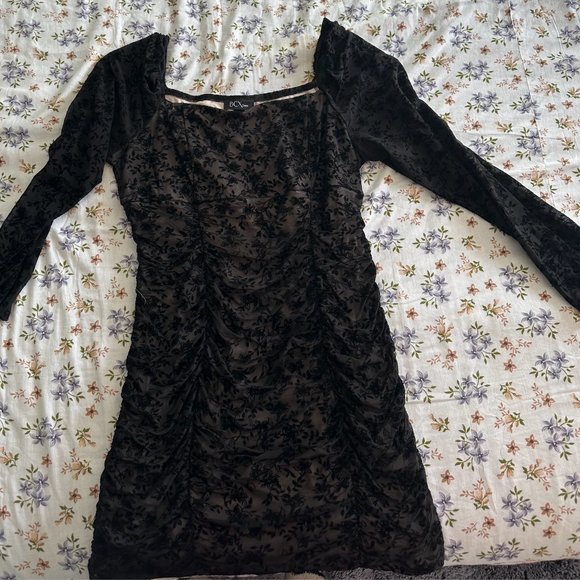 Black mini dress - Picture 1 of 3